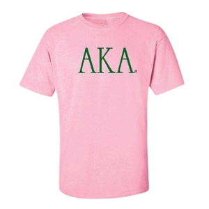 Camiseta griega universitaria AKA, color rosa claro, con estampado de letras verdes, cuello redondo, algodón, informal, para hermandades - Product Image 1