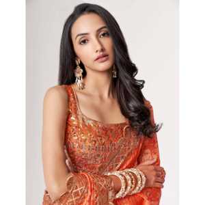 Magnifique Saree de mariage en organza à imprimé floral orange avec chemisier - Product Image 4