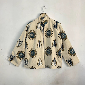 Chaqueta de Terciopelo de Primera Calidad con Bordado Floral Hecho a Mano, Prenda Exterior Étnica Boho Única para Mujer - Product Image 1