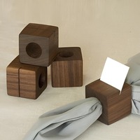Porte-cartes en bois en gros avec anneau porte-serviette, forme carrée, en bois naturel, pour décoration de table de mariage