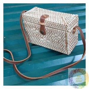 Sac fourre-tout d'été en rotin, sac à main de plage en paille naturelle tressé, accessoire de voyage rustique et tendance pour femme - Product Image 4