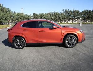 Lexus UX Hybrid 250h ปี 2022 มือสอง สภาพดี - Product Image 2