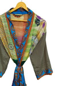 Robe longue kimono en soie Bridel, patchwork, pour couvrir le bikini, vêtement de nuit, kimono en sari indien vintage recyclé fait main - Product Image 3