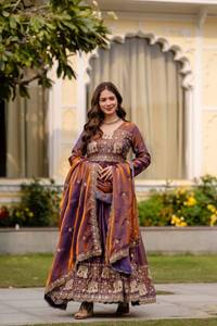 Robe longue traditionnelle indienne et pakistanaise pour femmes, en soie, imprimée numériquement, brodée, motif éléphant, coupe classique, toutes saisons - Product Image 5