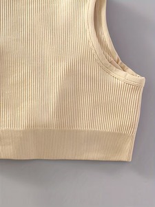 Sujetador deportivo para mujer con cuello en V, sin costuras, acanalado, top corto, bralette de gimnasio con cuello en V dividido, sujetador de running y entrenamiento con almohadillas extraíbles - Product Image 6