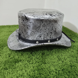 Sombrero de cuero plateado hecho a mano de primera calidad, estilo steampunk gótico, con diseño de calavera vaquera. - Product Image 2