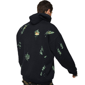 Sweat-shirt à capuche noir pour homme avec broderie verte, coupe ample, style streetwear, en coton tricoté, avec logo sur le devant et poche. - Product Image 5