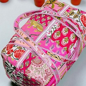 Handmade Pink Floral <b>Patchwork</b> Duffel <b>Bag</b> With Zipper Closure Multi-Functional Travel For Women Casual Style Textile Material - Product Image 2