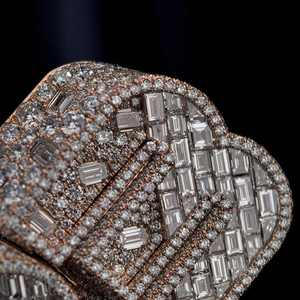 Colgante de Plata de Ley con Nombre Personalizado, Diseño 3D de Mosaico con Corte Elegante de 2 Pulgadas de Ancho, Chapado en Oro Rosa, Moissanita VVS1, Moderno - Product Image 3