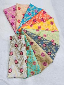 Tissu en Soie Brocart de Qualité Supérieure en Gros, Largeur 42-44 Pouces, Idéal pour les Saris, Vêtements, Décoration Intérieure et Accessoires - Product Image 4
