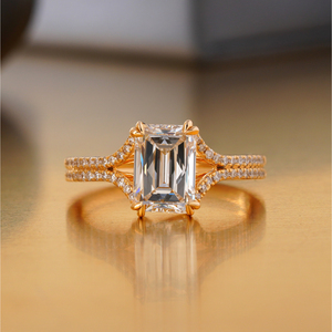Anillo de Compromiso con Diamante Cultivado en Laboratorio, Corte Esmeralda de 2.11 Quilates, Oro Amarillo y Blanco de 14K, VVS-VS DEF, Solitario con Engaste de Bisel - Product Image 1
