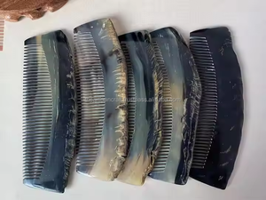 Peine de cuerno artesanal, diseño de animales, herramienta única ecológica para el cuidado del cabello inspirada en la naturaleza, ligera y duradera - Product Image 3