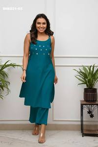 Conjunto coordinado de Kurti y pantalón de algodón slub de la mejor calidad, elegante, moderno y a la moda, con trabajo de espejo, fabricado en Surat, ropa étnica. - Product Image 3