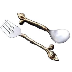 ชุดเซิร์ฟสลัดสแตนเลสด้ามทองเหลืองช้อนและส้อมเสิร์ฟสีเงินและทองสำหรับโต๊ะอาหาร - Product Image 1