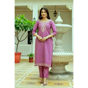 Conjunto de traje de seda Chanderi de viscosa bordada para mujer con top y pantalón con cuentas - Product Image 1