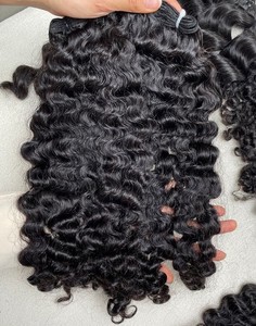 Paquete de Cabello Humano Natural Negro de 22 Pulgadas, Rizado Suave, Cabello Indio Virgen, Trama a Máquina, Textura Rizada Completa - Product Image 1
