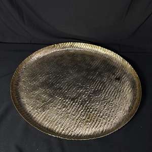 Plateau de service en aluminium martelé fait main, couleur or, design de luxe, accessoire de table, vaisselle et articles de cuisine pour la décoration intérieure - Product Image 2
