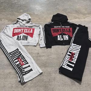 Conjuntos de sudadera con capucha y pantalones de chándal unisex personalizados con apliques de diamantes de imitación, bordados, con efecto desgastado, de pierna ancha, serigrafiados y con cremallera. - Product Image 5