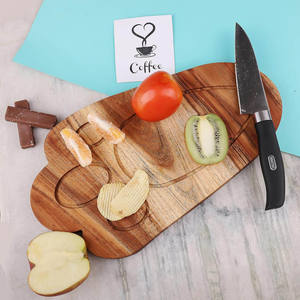 Planche à découper en bois d'acacia en forme de patte de lapin pour servir de la charcuterie Plateau de Pâques Aliments et collations dans la cuisine - Product Image 3