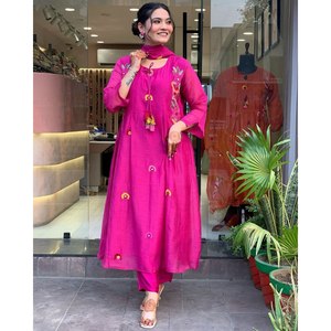 Belle fête porter haut-bas et Dupatta ensemble avec broderie travail taille XL - Product Image 1