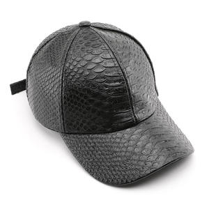Casquette de baseball en cuir PU de luxe personnalisée en gros, avec patch en cuir gaufré, design uni, élégante, respirante et ajustable - Product Image 6