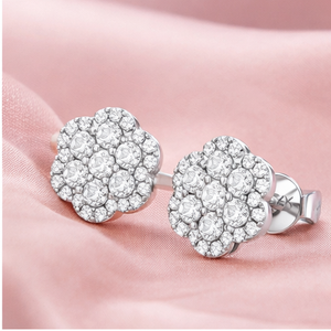 Venta al por mayor de pendientes de oro macizo de 10K con diseño floral brillante y diamantes cultivados en laboratorio, con cierre de rosca, ideales como regalo de aniversario de bodas. - Product Image 5