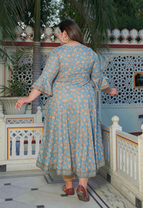 Vestido Festivo Anarkali de Rayón Azul con Estampado Floral, Cuello en V y Mangas Campana, Tallas Grandes para Mujer, Venta al por Mayor - Product Image 5