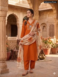 Ensemble Salwar Kameez au design attrayant en soie véritable lourde avec broderies, vêtements indiens et pakistanais - Product Image 5