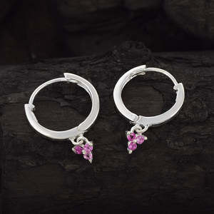 Pendientes de Aro Delicados Hechos a Mano en Plata de Ley 925 con Engaste de Garras y Piedras Preciosas de Zafiro Rosa Natural Redondas y Facetadas, Colección Natural Trio - Product Image 3