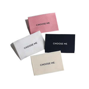 Fabricante de Etiquetas Tejidas Personalizadas de Alta Calidad # Etiquetas colgantes de satén con relieve para prendas de vestir de poliéster de la marca 39;s - Product Image 5