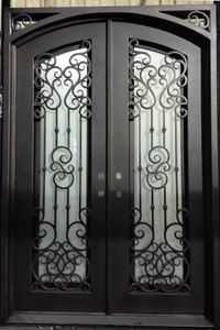 Puerta de Hierro Forjado Premium, Puerta de Entrada Decorativa de Hierro con Detalles Forjados a Mano, Vidrio Templado y Características de Seguridad - Product Image 5