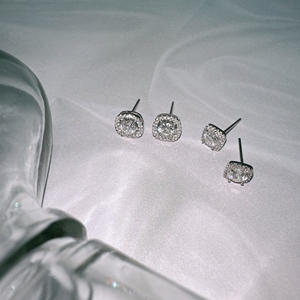 Nueva tendencia Pendientes de moissanita Joyería elegante para un aspecto moderno - Product Image 1