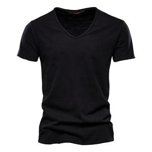 เสื้อยืดคอกวีผู้ชาย ทรงเข้ารูป แขนสั้น สีพื้น ผ้าถักเนื้อนุ่ม 100% ผ้าฝ้าย - Product Image 5