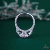 Bague de fiançailles en or massif avec diamant de laboratoire taille ovale, pierres latérales demi-lune, pavé complet, certifiée IGI, style vintage élégant