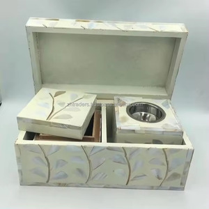 Ensemble de brûleurs Bakhoor modernes et élégants avec détails en nacre irisée, parfait pour les cadeaux et les expositions arabes du Ramadan - Product Image 3