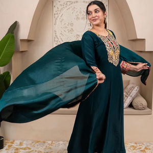 Conjunto de Kurta y Pantalón de Seda Vichitra Premium con Bordado y Dupatta de Seda Vichitra, Listo para Usar, Kurti de 48 Pulgadas de Largo, Venta al por Mayor, India - Product Image 1