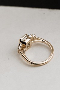 Anillo Moderno de Cinco Piedras con Diamante Corte Esmeralda de 1.50CT Cultivado en Laboratorio con Oro Amarillo de 14K, Regalo de Lujo para Propuesta de Matrimonio para Enamorados - Product Image 5
