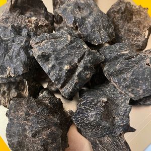 AZ Oud Vietnam Virgen: Virgen de Agarwood de Vietnam (Aquilaria Crassna) con Alto Contenido de Aceite, Resina Media, Larga Duración para Mezclas de Bakhoor - Product Image 1
