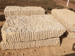 Bloc de pierre calcaire jaune provençal brut naturel, grand bloc brut pour la maçonnerie, le revêtement et l'aménagement paysager - Product Image 2