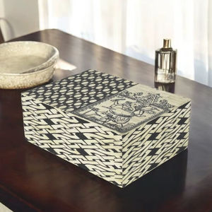 Boîte à bijoux de luxe élégante en bois sculpté à la main avec incrustations d'os, forme rectangulaire, personnalisable, fabriquée en Inde. - Product Image 1