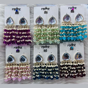 Pendientes colgantes de cuentas y piedra Kundan chapados en oro Accesorio de moda - Product Image 1