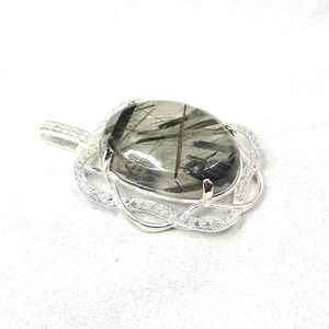 Colgante de Cuarzo Rutilado con Nudo Vikingo de Metal Mixto y Alpaca, Joyería Hecha a Mano, Colgante de Cristal Natural, Regalo Único - Product Image 4