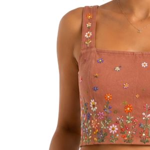 Conjunto de Top Corto y Falda Bordados para Mujer, Color Rosa Polvoriento, Diseño Floral, Verano, Dos Piezas, Logotipo Personalizado, OEM, Ropa al Por Mayor - Product Image 3