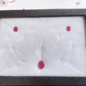 Ensemble pendentif et boucles d'oreilles en rubis libérien naturel 8,25 carats – Ensemble de bijoux en pierres précieuses brutes, rubis rouge véritable en gros - Product Image 1