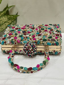 Pochette de soirée multicolore ornée de pierres, sac à main perlé de créateur pour femme, idéal pour les occasions festives et les mariages - Product Image 5