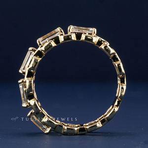 Bague élégante en or jaune 14 carats avec diamant de laboratoire pour homme, alliance de fiançailles et de mariage au design raffiné avec pierres finement polies, idéale pour les fêtes - Product Image 3