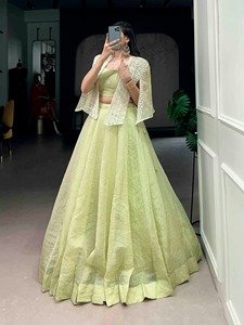 Lehenga brodé avec des détails en sequins et broderies, confectionné dans un tissu Allnen Crush doux, accompagné d'un chemisier et d'un koti. - Product Image 3