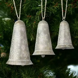 Adornos Navideños Colgantes de Metal con Copos de Nieve Blancos Brillantes, Campanas, Decoración Artesanal para las Fiestas - Product Image 1