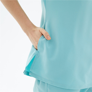 Ensemble de Blouses Médicales Tendance pour Femmes – Tenue d'Infirmière Imprimée Douce et Extensible – Vente en Gros - Product Image 2