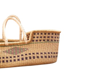Panier à langer élégant en jonc de mer à rayures horizontales, avec un motif diamant central, pour panier à langer en rotin pour enfant. - Product Image 2